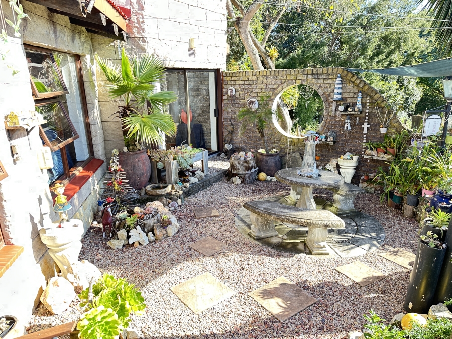 4 Bedroom Property for Sale in Sedgefield Central Western Cape
